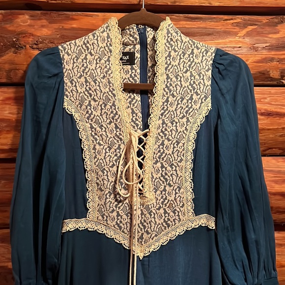 1970s Vintage Gunne Sax Dress in Navy Size 4 - Picture 5 of 7